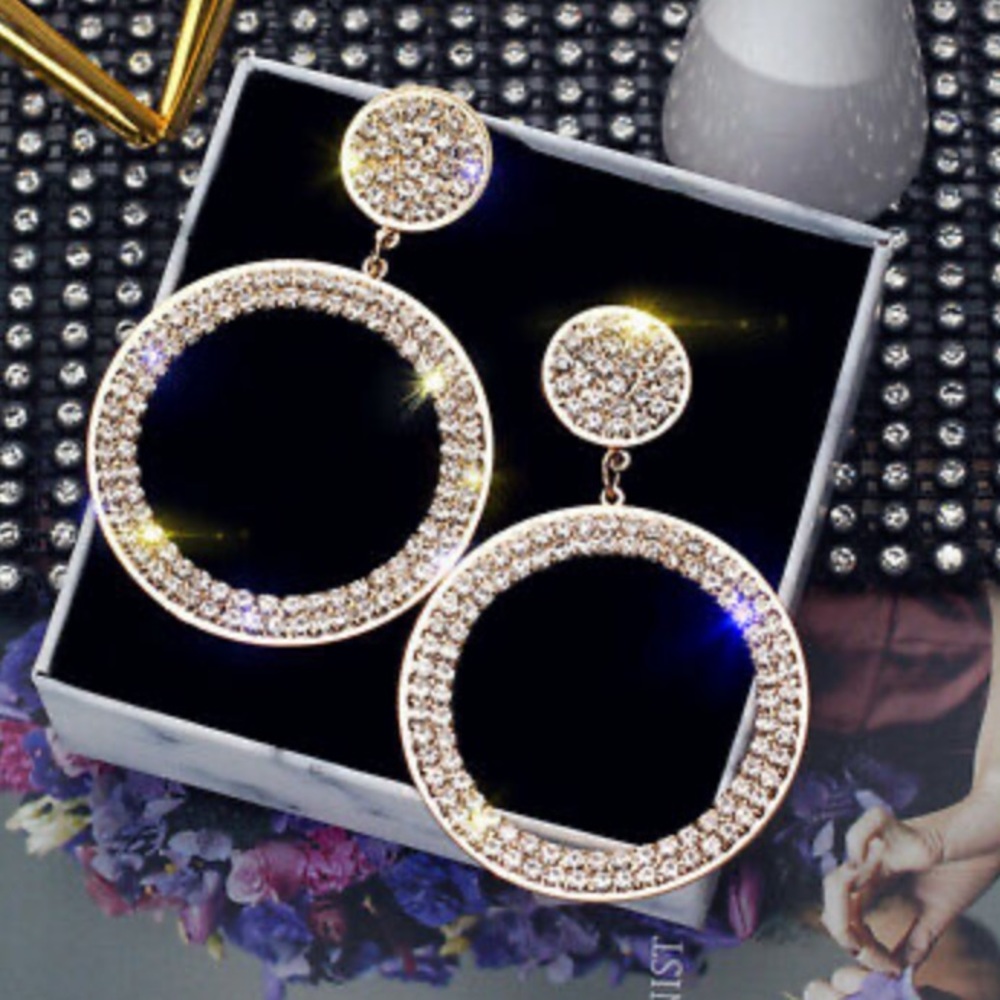 NEW Gorgeous 18k gold plated Hoop Earrings - Picture 2 of 3